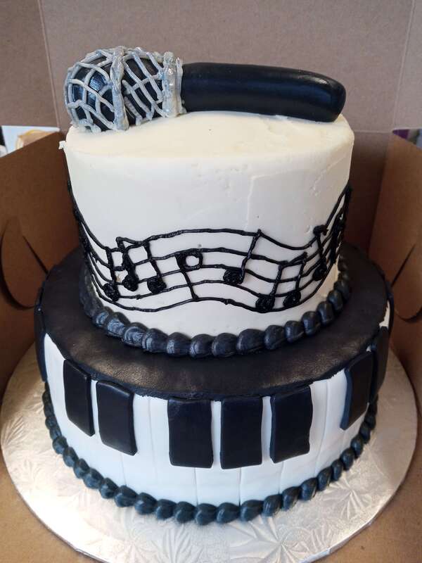 Two tiered music cake